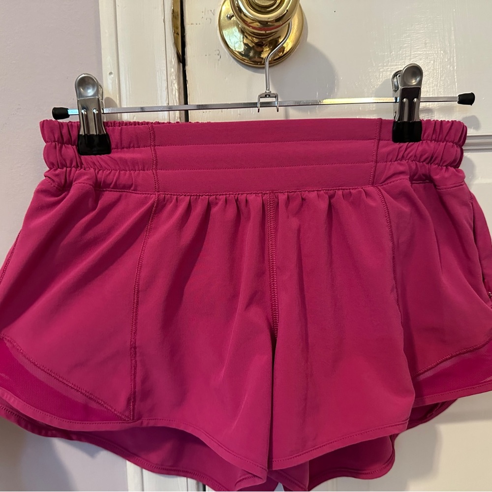 Lululemon Hottie Hot Shorts 2.5”